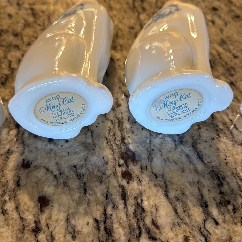Vintage Avon White and Blue Cat Glass Cologne Bottles - Picture 4 of 6